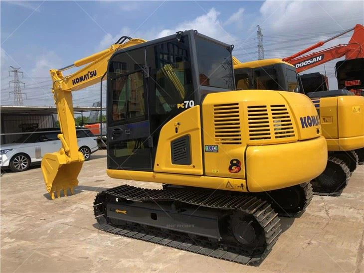 Piccolo escavatore frontale