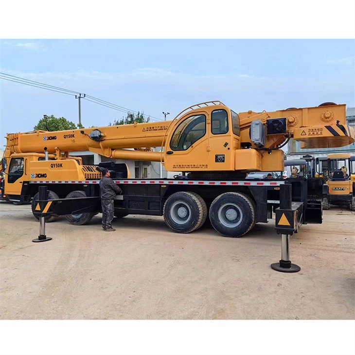 Gru per autocarri da costruzione