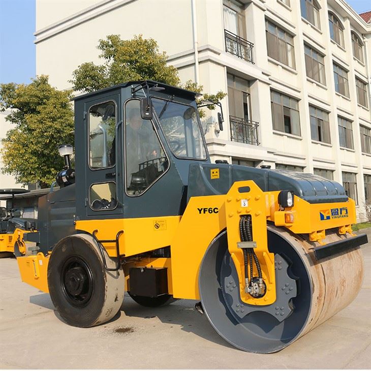 Rullo compressore stradale grande
