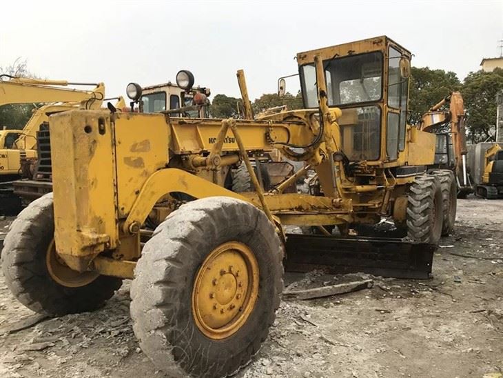 Livellatrice Komatsu GD623A usata