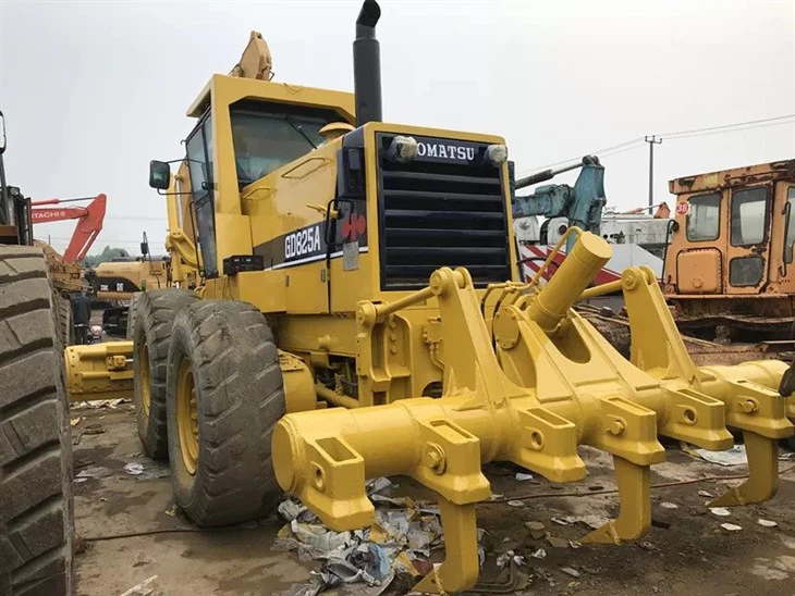 Livellatrice Komatsu GD825 usata